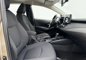 Подержанный автомобиль Toyota Corolla Sedan 2020 года (10 фото)