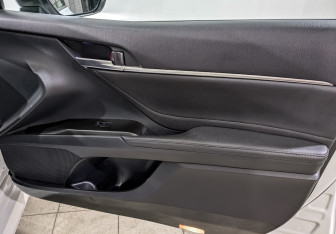 Подержанный автомобиль Toyota Camry Sedan 2021 года (25 фото)