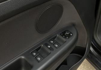 Подержанный автомобиль Volkswagen Golf Plus 2012 года (17 фото)