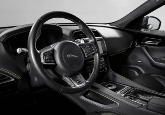 Подержанный автомобиль Jaguar F-Pace 2020 года (14 фото)