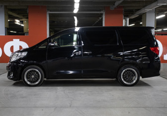 Подержанный автомобиль Toyota Alphard 2012 года (8 фото)