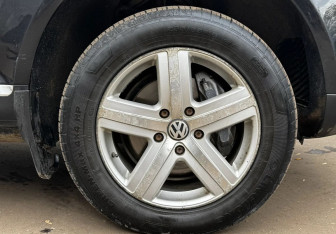 Подержанный автомобиль Volkswagen Touareg 2008 года (13 фото)