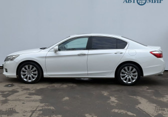 Подержанный автомобиль Honda Accord Sedan 2013 года (8 фото)