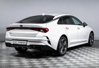 Подержанный автомобиль Kia K5 2021 года (5 фото)
