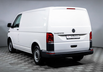 Подержанный автомобиль Volkswagen Transporter Van 2020 года (7 фото)