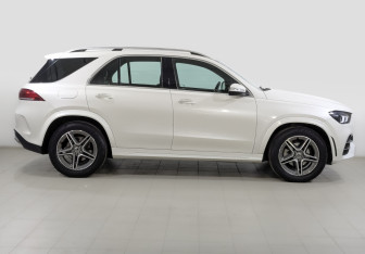 Подержанный автомобиль Mercedes-Benz GLE 2022 года (4 фото)