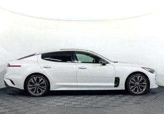 Подержанный автомобиль Kia Stinger 2019 года (4 фото)