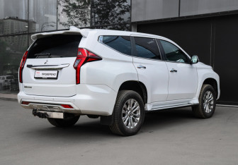 Подержанный автомобиль Mitsubishi Pajero Sport 2020 года (4 фото)