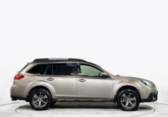 Подержанный автомобиль Subaru Outback Wagon 2013 года (4 фото)