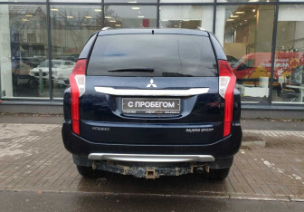 Подержанный автомобиль Mitsubishi Pajero Sport 2018 года (7 фото)