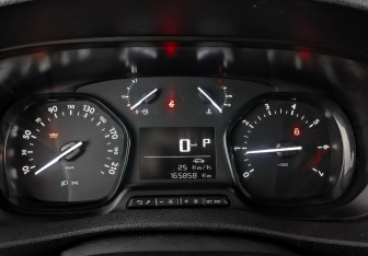 Подержанный автомобиль Peugeot Traveller 2021 года (13 фото)