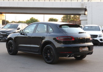 Подержанный автомобиль Porsche Macan 2015 года (7 фото)