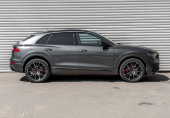 Подержанный автомобиль Audi Q8 2022 года (4 фото)