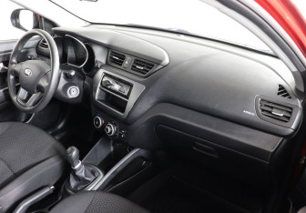 Подержанный автомобиль Kia Rio Sedan 2013 года (8 фото)