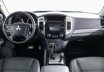 Подержанный автомобиль Mitsubishi Pajero 2018 года (7 фото)