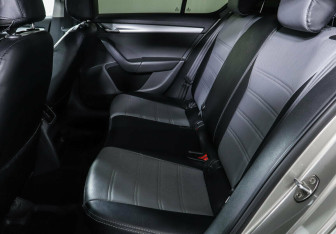 Подержанный автомобиль Skoda Octavia Liftback 2013 года (10 фото)