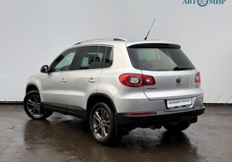 Подержанный автомобиль Volkswagen Tiguan 2009 года (7 фото)