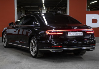 Подержанный автомобиль Audi A8 2019 года (7 фото)