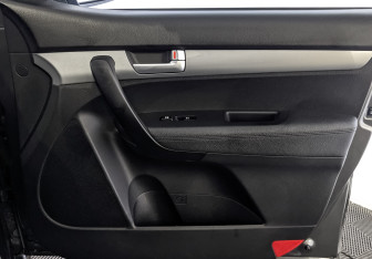 Подержанный автомобиль Kia Sorento 2013 года (24 фото)
