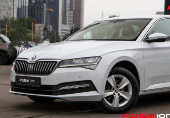 Подержанный автомобиль Skoda Superb Liftback 2021 года (16 фото)