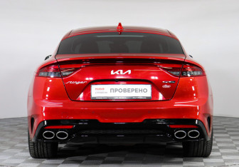 Подержанный автомобиль Kia Stinger 2023 года (6 фото)