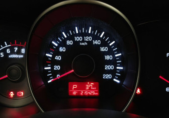 Подержанный автомобиль Kia Rio Sedan 2015 года (17 фото)