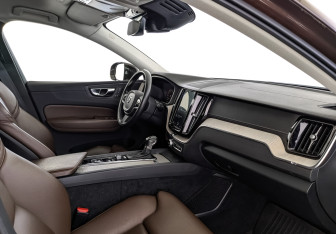 Подержанный автомобиль Volvo XC60 2020 года (13 фото)