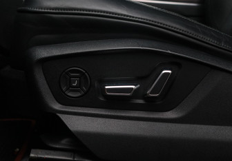 Подержанный автомобиль Audi Q8 2019 года (17 фото)