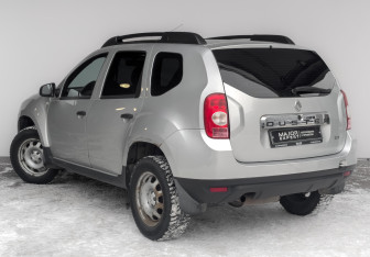 Подержанный автомобиль Renault Duster 2013 года (7 фото)