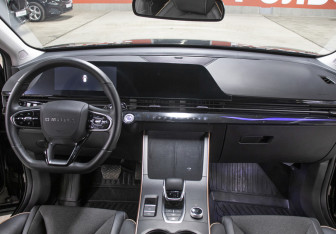 Подержанный автомобиль Omoda C5 2024 года (14 фото)