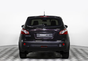 Подержанный автомобиль Nissan Qashqai 2010 года (6 фото)