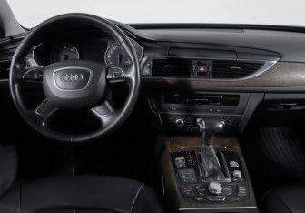 Подержанный автомобиль Audi A6 Sedan 2011 года (12 фото)