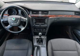Подержанный автомобиль Skoda Superb Liftback 2013 года (12 фото)