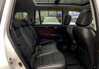 Подержанный автомобиль GAC GS8 2021 года (28 фото)