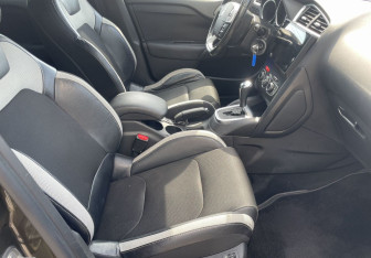 Подержанный автомобиль Citroen DS4 2012 года (9 фото)