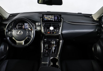 Подержанный автомобиль Lexus NX 2019 года (17 фото)