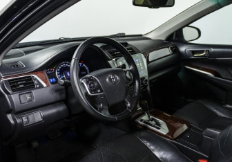 Подержанный автомобиль Toyota Camry Sedan 2012 года (11 фото)