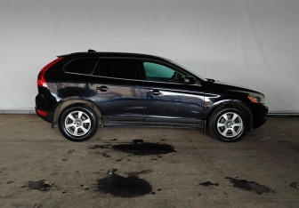 Подержанный автомобиль Volvo XC60 2011 года (8 фото)