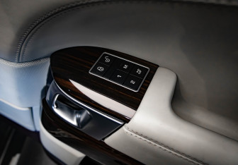 Подержанный автомобиль Land Rover Range Rover 2016 года (23 фото)