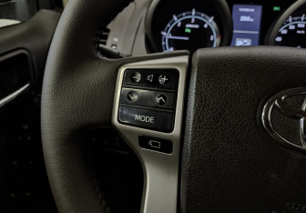 Подержанный автомобиль Toyota Land Cruiser Prado 2011 года (27 фото)