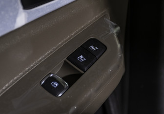 Подержанный автомобиль Kia Carnival 2025 года (23 фото)
