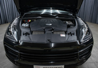 Подержанный автомобиль Porsche Cayenne 2018 года (9 фото)