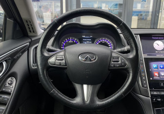 Подержанный автомобиль Infiniti Q50 2015 года (19 фото)