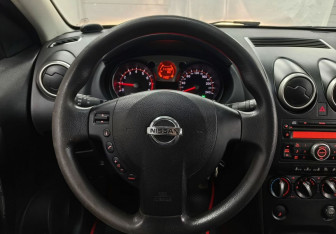 Подержанный автомобиль Nissan Qashqai 2009 года (12 фото)
