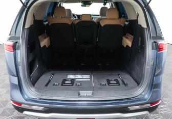 Подержанный автомобиль Kia Carnival 2021 года (20 фото)