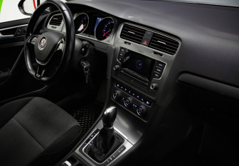 Подержанный автомобиль Volkswagen Golf Hatchback 2014 года (24 фото)