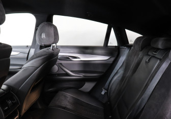 Подержанный автомобиль BMW X6 2016 года (14 фото)