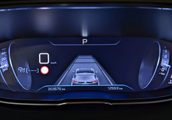 Подержанный автомобиль Peugeot 3008 2019 года (13 фото)