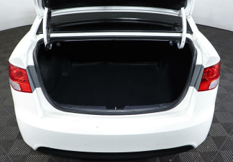 Подержанный автомобиль Kia Cerato Sedan 2012 года (19 фото)