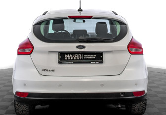 Подержанный автомобиль Ford Focus Hatchback 2017 года (6 фото)